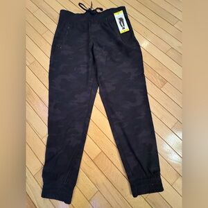 Danskin Ladies Size Small Black Lightweight Camo Joggers with front pockets. NWT
